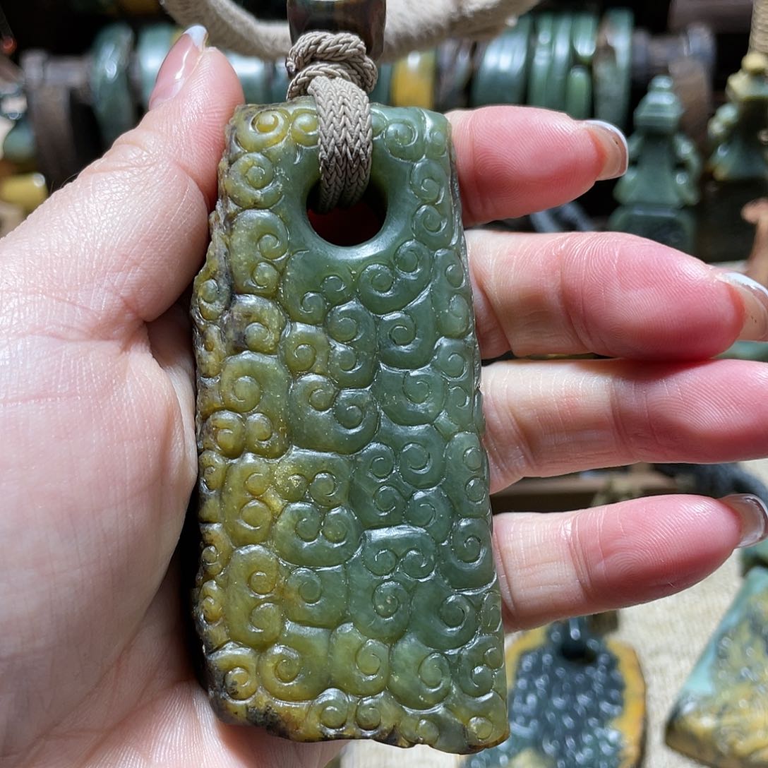 岫岩河磨玉（透闪石质玉）挂件未镶嵌下****?