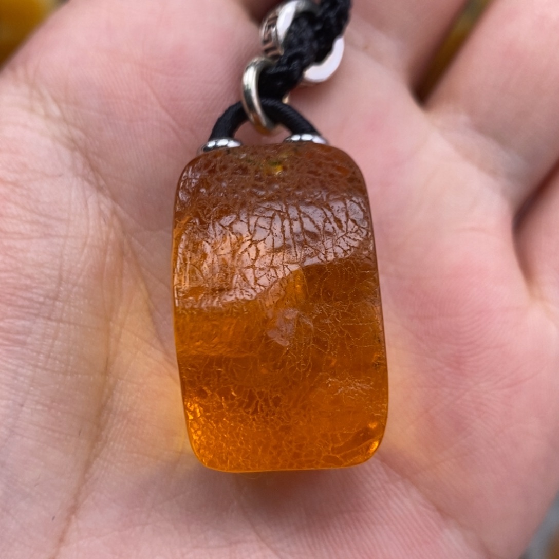 琥珀吊坠(赠链)未镶嵌