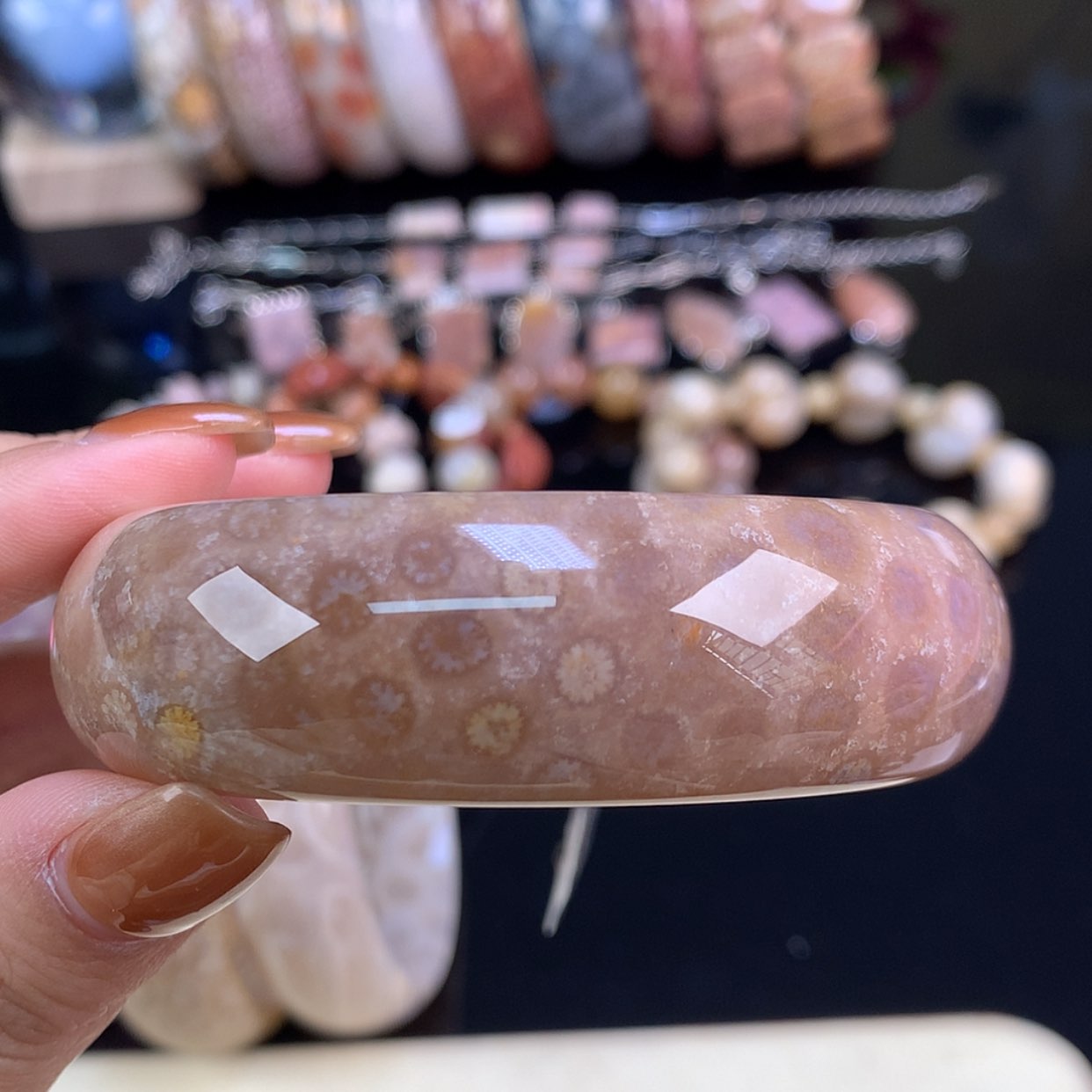 【闪购商品】颈饰未镶嵌硅化珊瑚（珊瑚玉）精美手镯56.6（29号）