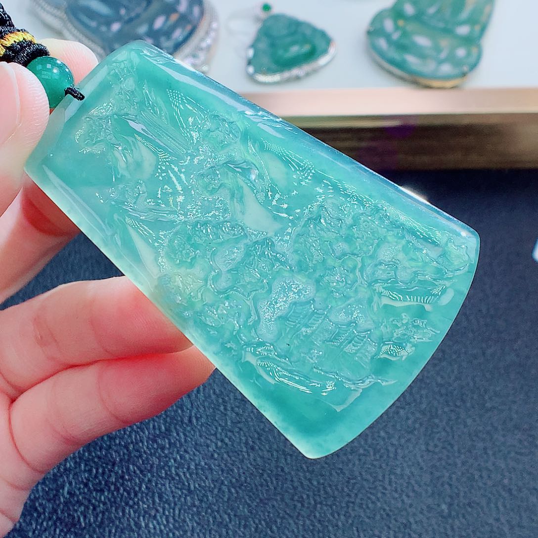 翡翠颈饰未镶嵌翡翠