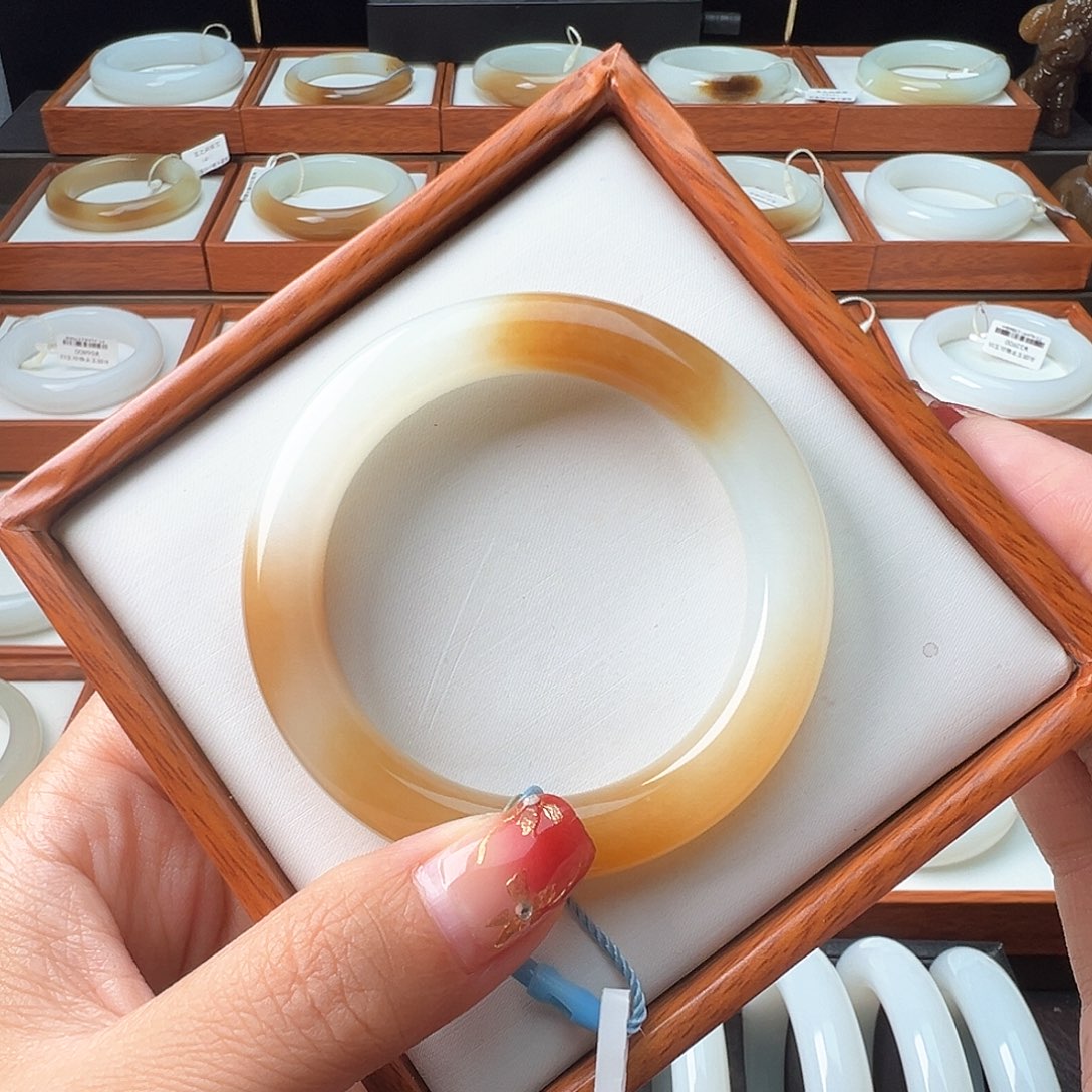 和田玉手镯未镶嵌50