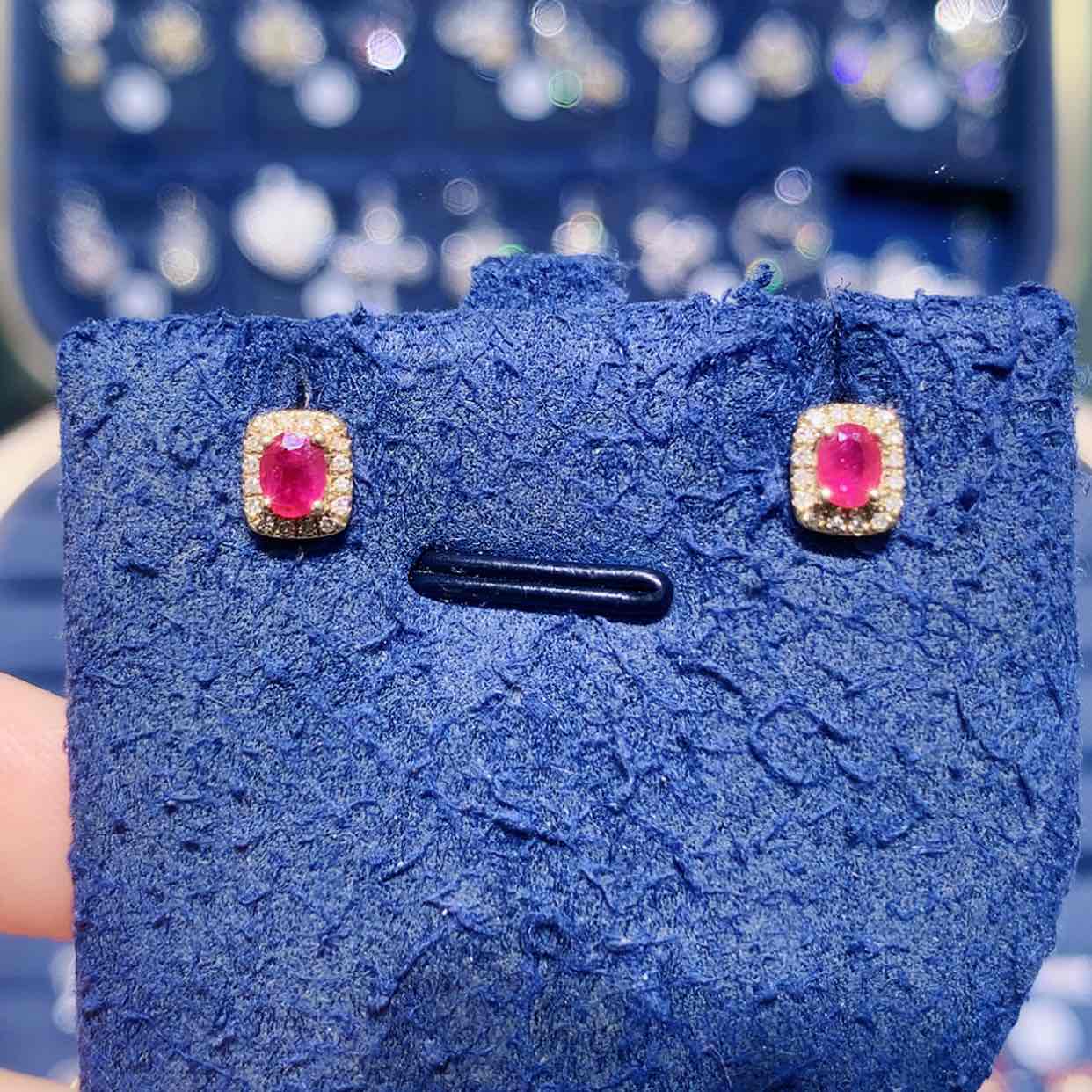 【闪购商品】18K金镶嵌耳饰红宝石方糖耳钉