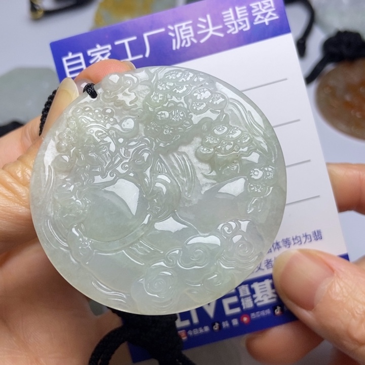 翡翠挂件未镶嵌翡翠