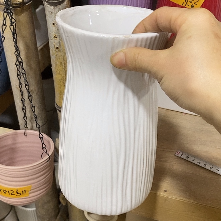 陶瓷花盆有孔 瑕疵介意勿拍 