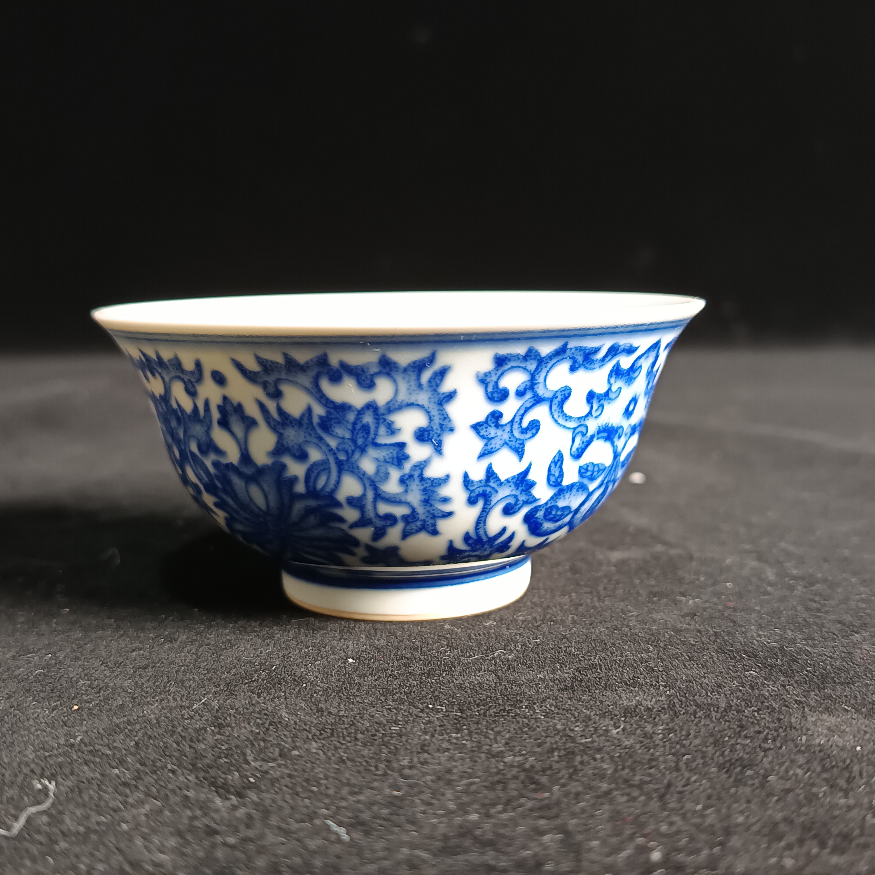 X青花勾莲花卉纹杯