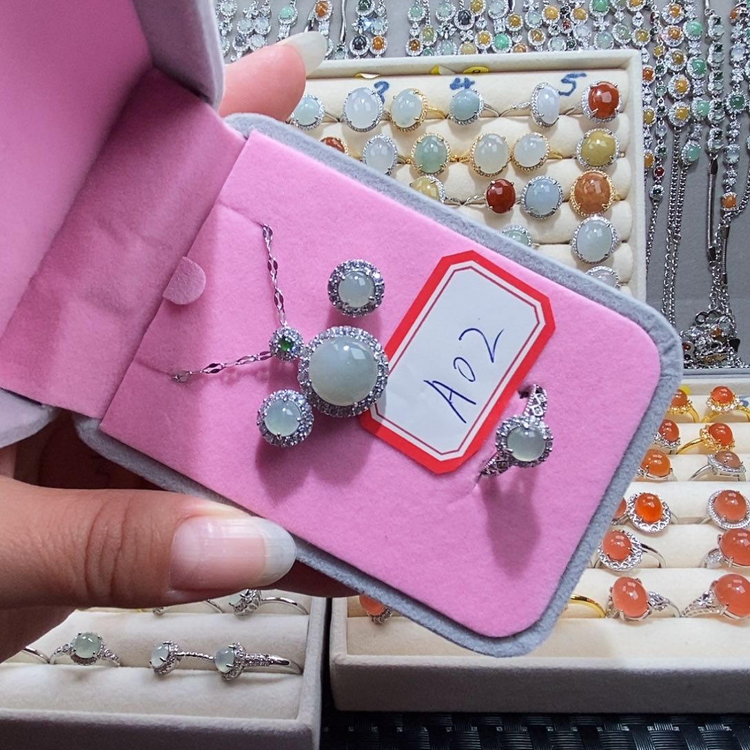 翡翠未镶嵌戒指缅甸