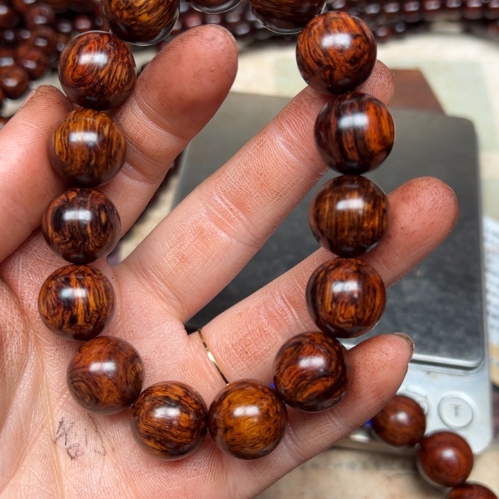 藤类海南红降15黑金底天花板