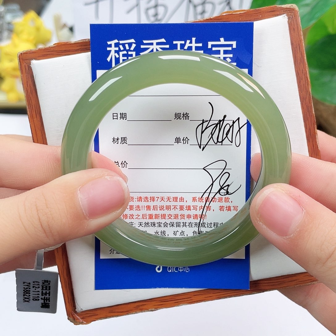 和田玉手镯未镶嵌