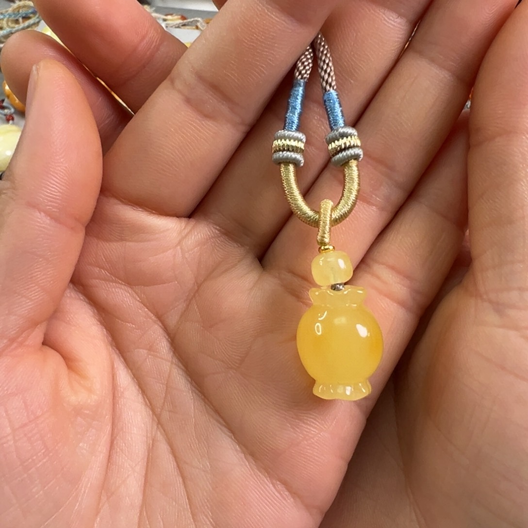 蜜蜡裸石未镶嵌蜜蜡