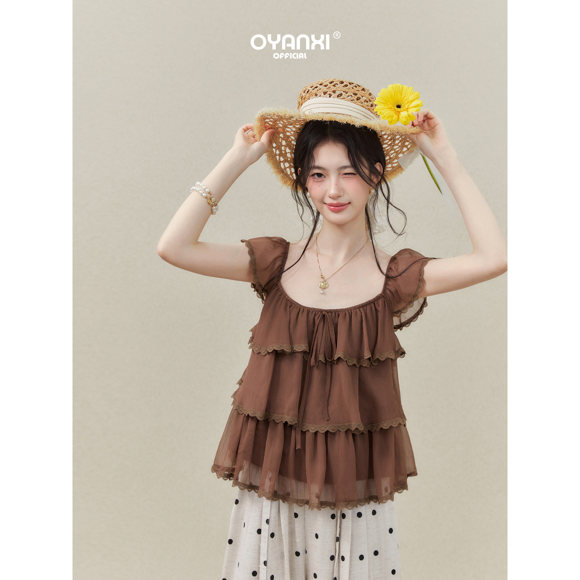 欧阳喜《慕夏琉璃》咖色方领小飞袖短袖衬衫小衫女夏蕾丝拼接上衣