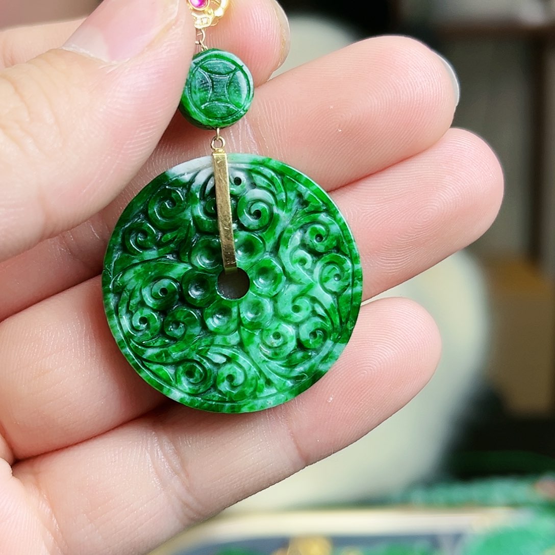 翡翠颈饰18K金镶嵌吊坠