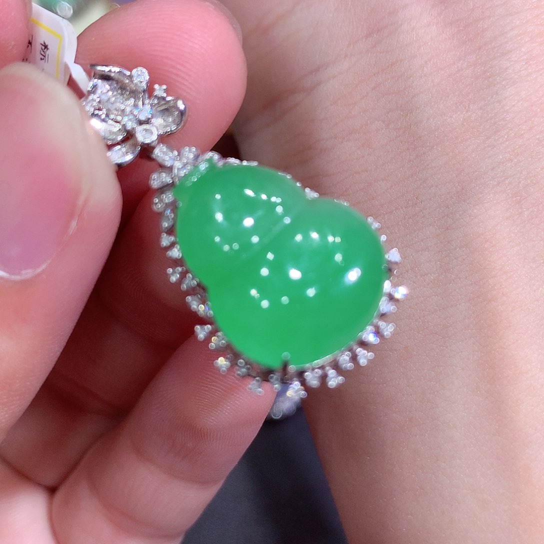 翡翠吊坠(不含链)18K金镶嵌