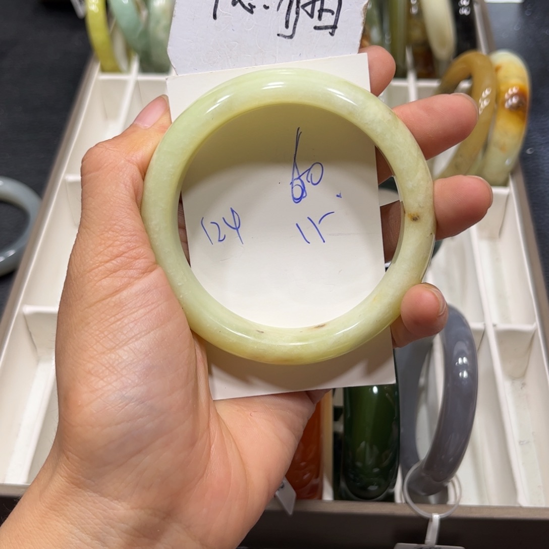 未镶嵌蛇纹石玉手镯
