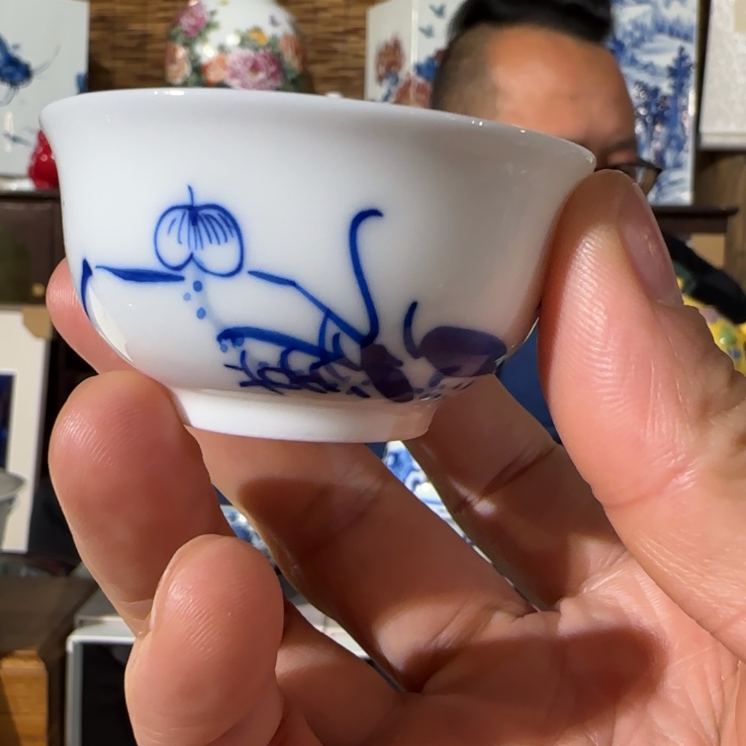 手绘青花荷花小客杯