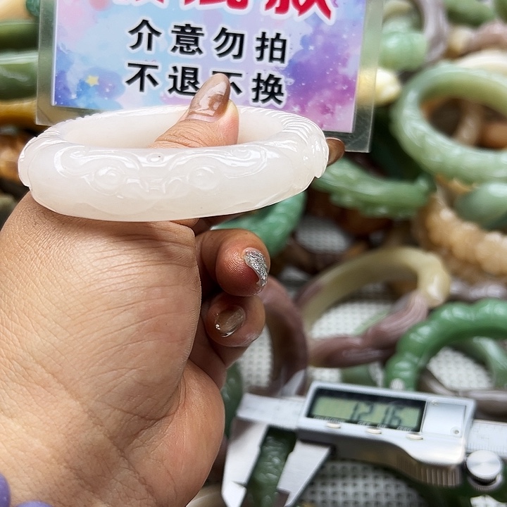 未镶嵌手镯石英岩玉