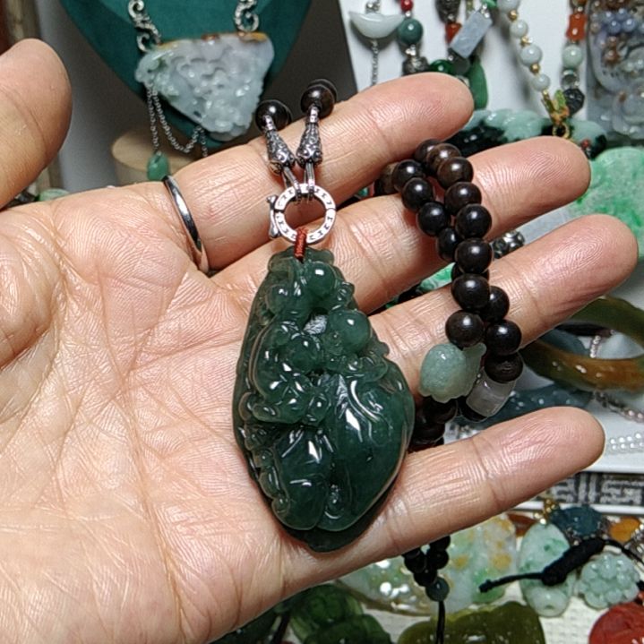 翡翠吊坠(赠链)未镶嵌