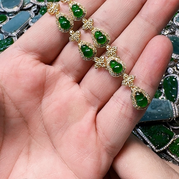 翡翠颈饰未镶嵌天然A货翡翠放漏