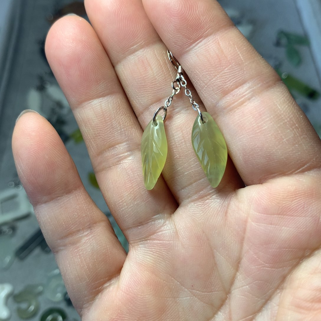 蛇纹石玉耳环未镶嵌