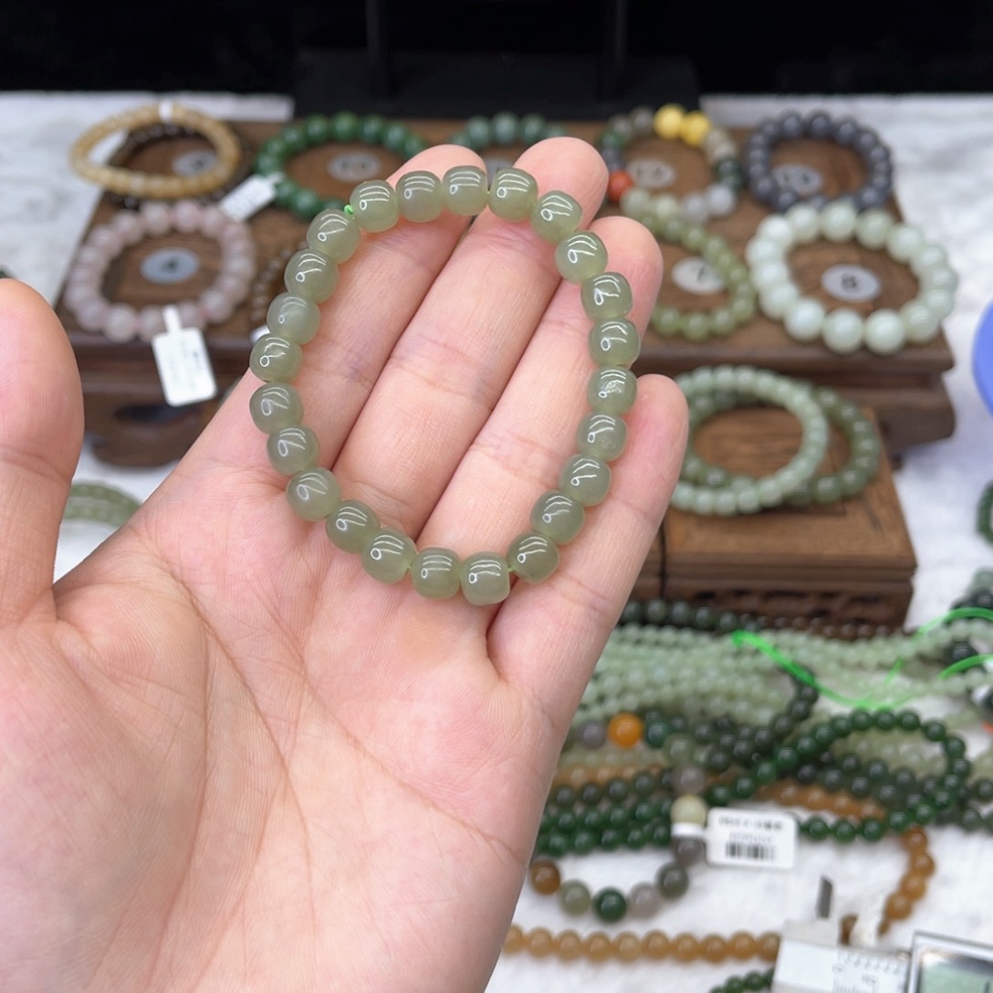 和田玉手链未镶嵌声*燕老型珠卡8多样性发一条