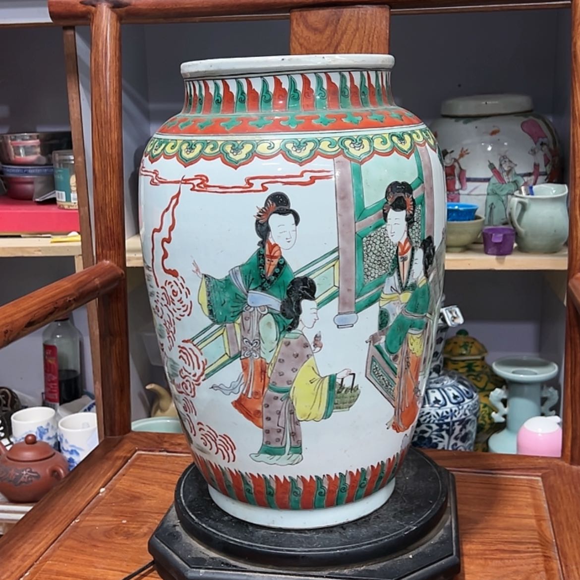 【闪购商品】粉彩仕女图冬瓜瓶欣赏
