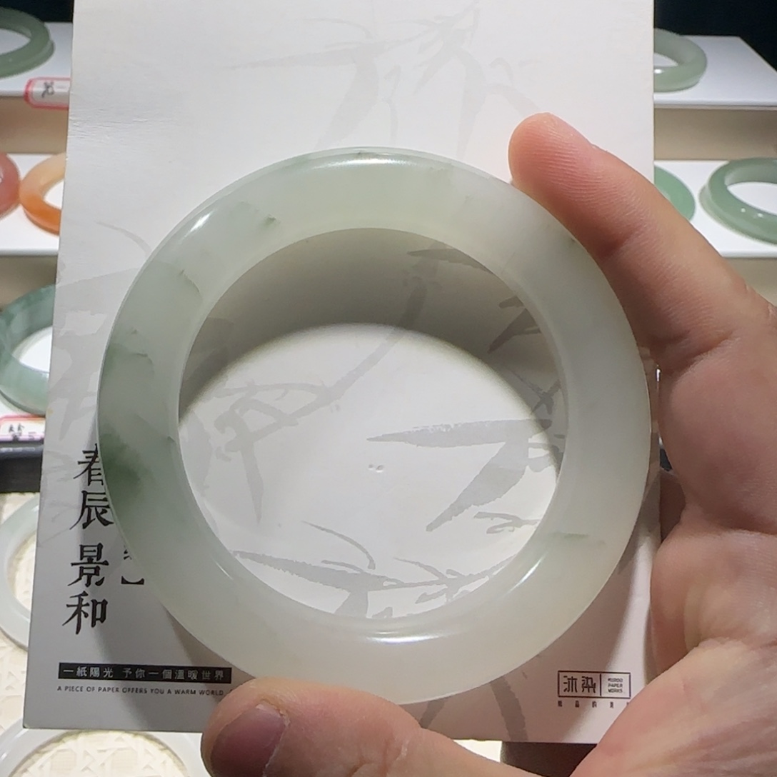 小***Q石英质玉未镶嵌手镯