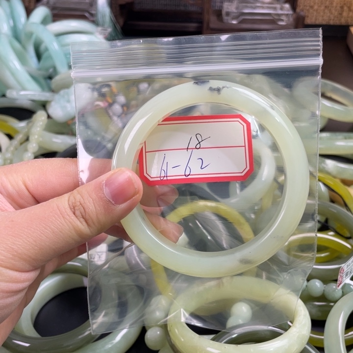 未镶嵌岫玉手镯手镯