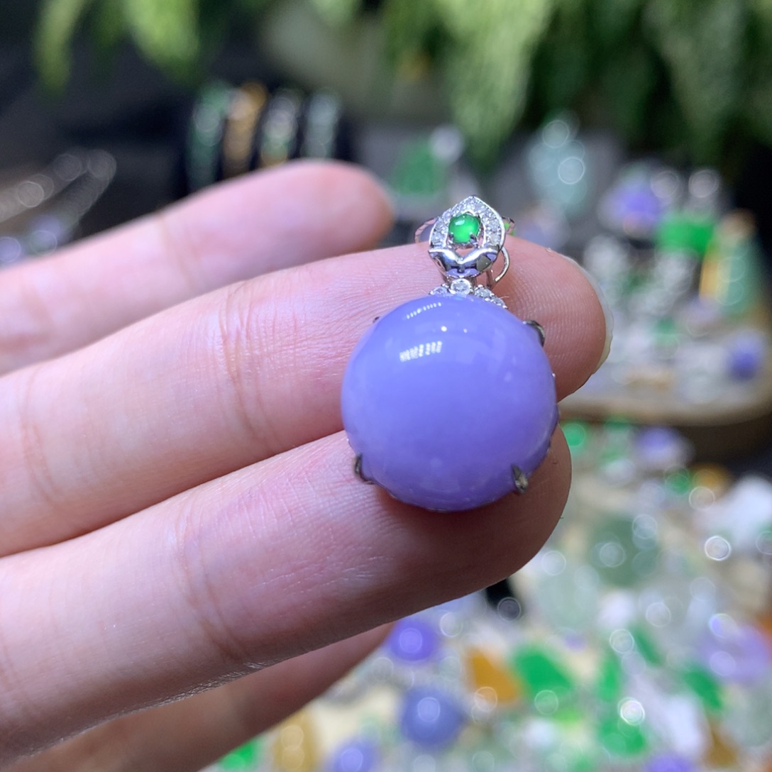 颈饰18K金镶嵌翡翠