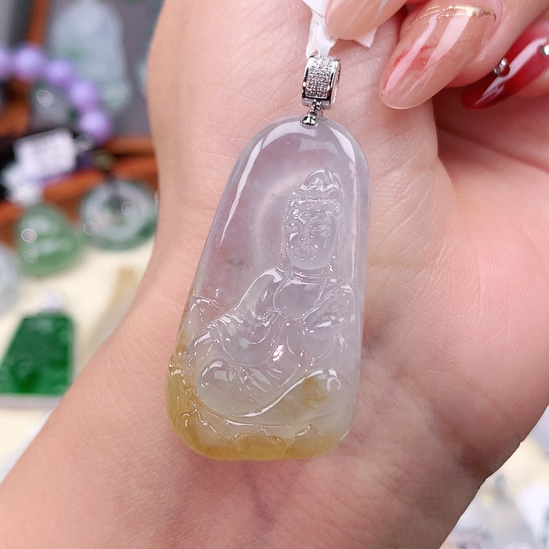 翡翠18K金镶嵌颈饰观音