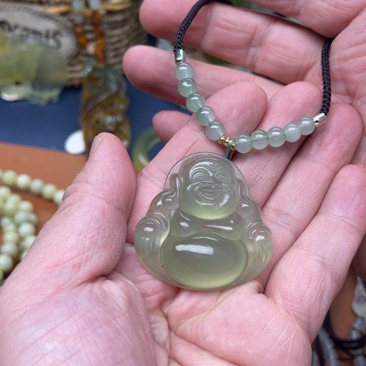 蛇纹石玉吊坠未镶嵌