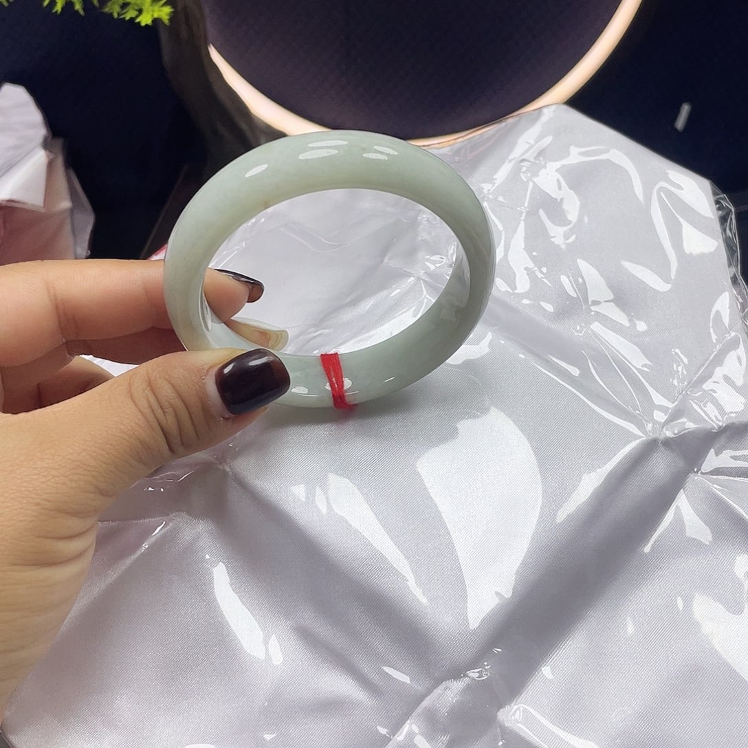 未镶嵌手镯翡翠丽丽