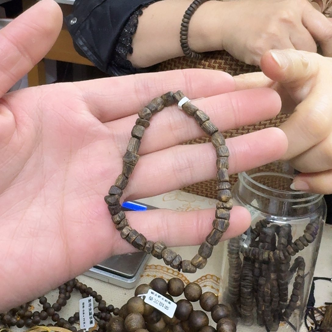 沉香木手串白棋沉水随型单圈 3 克多样性发一