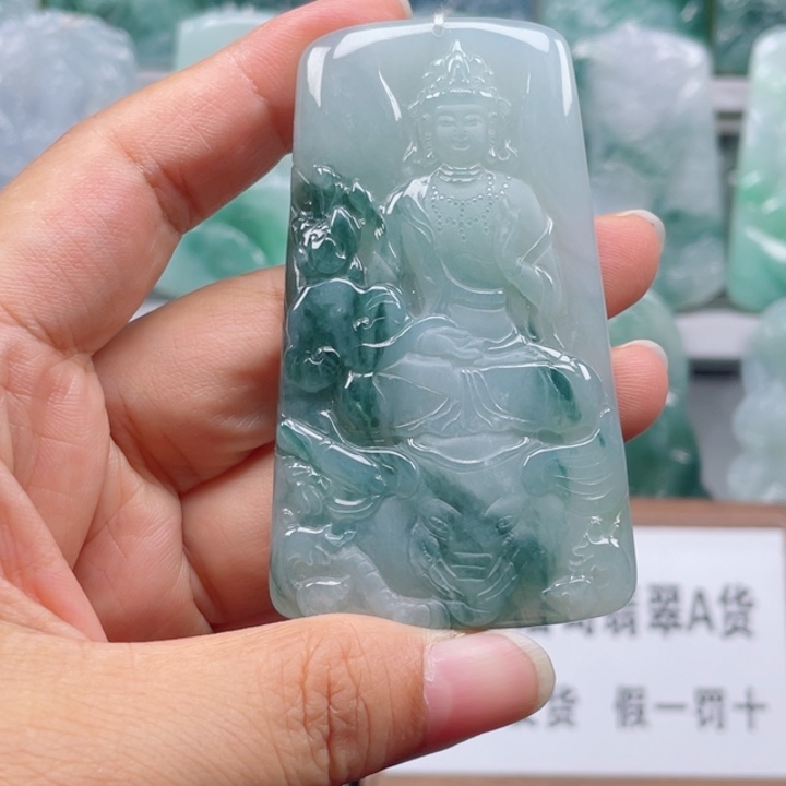 颈饰未镶嵌翡翠飞***?普贤菩萨
