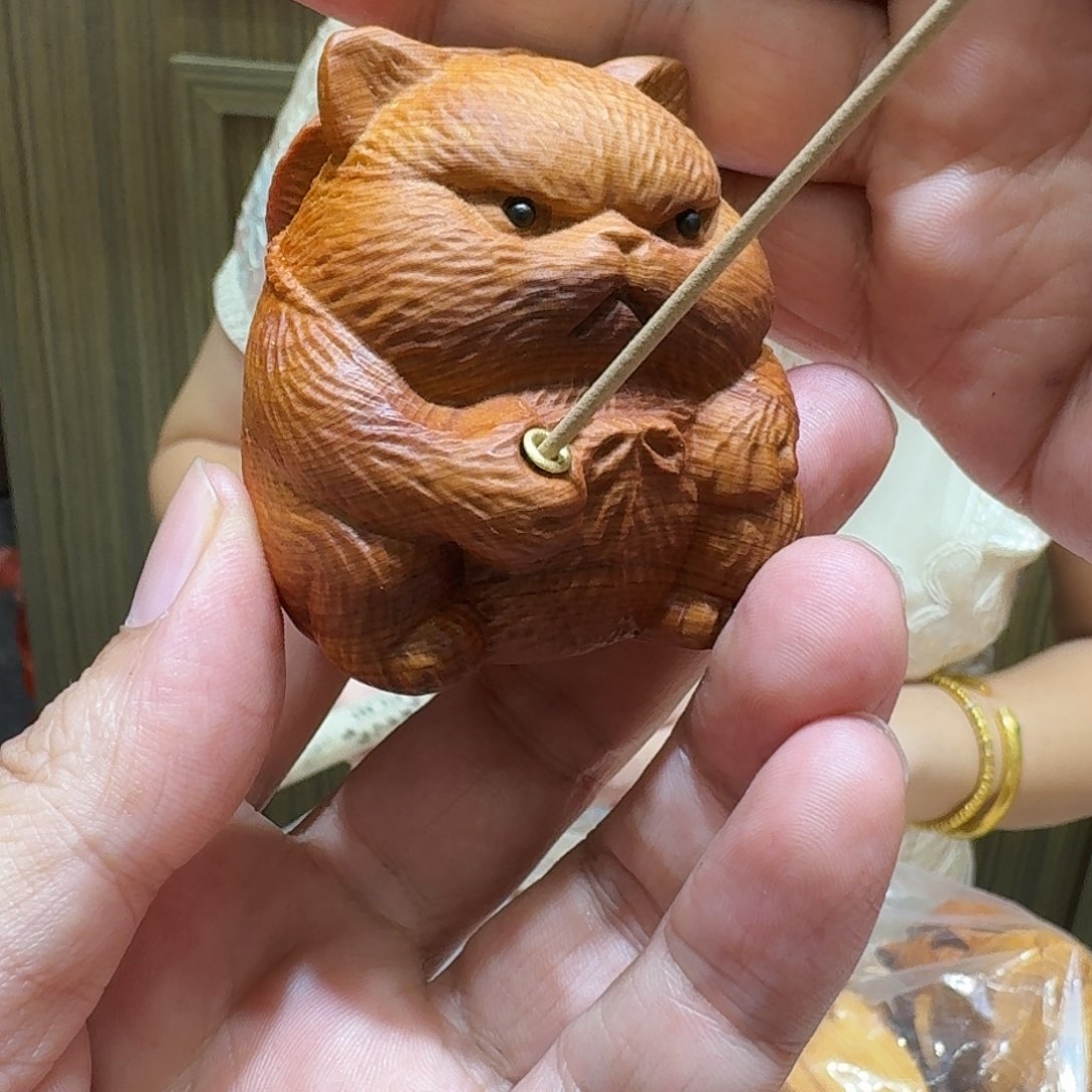 崖柏钓鱼猫把件香插