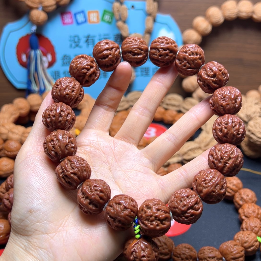 刘***李手串文玩核桃珊瑚21加