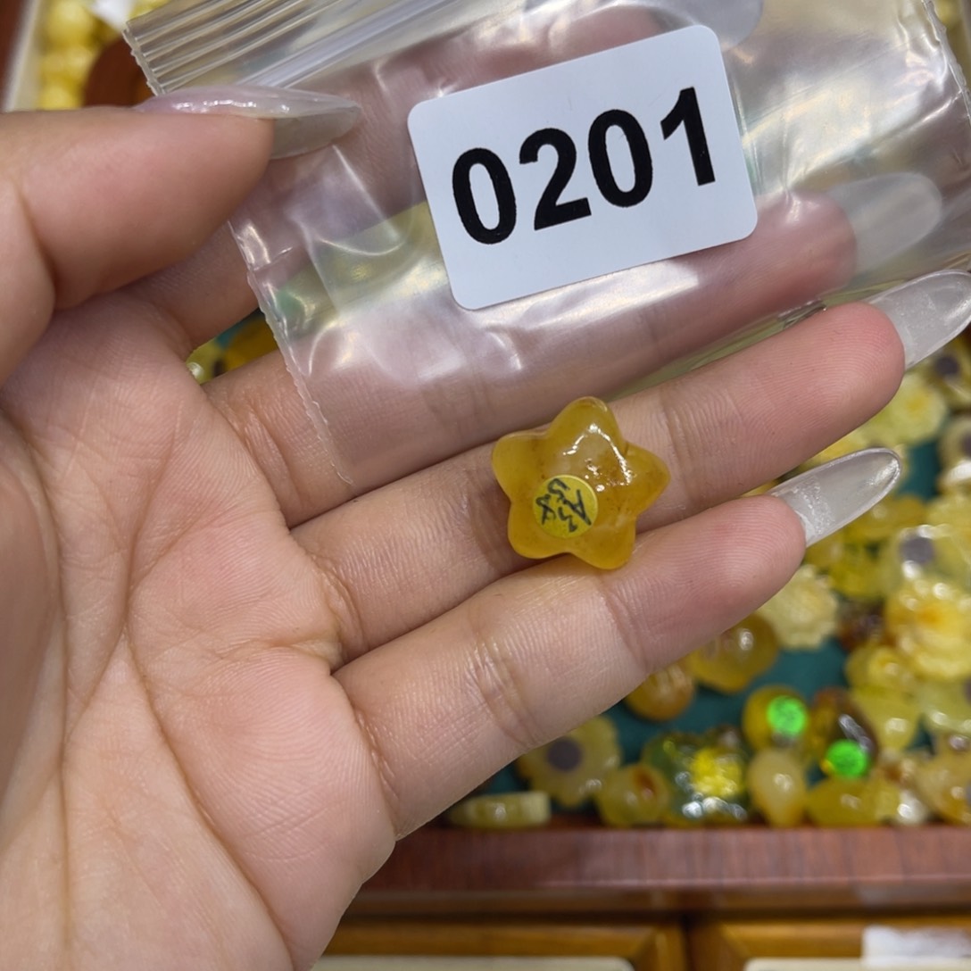 琥珀珠宝奇石未镶嵌