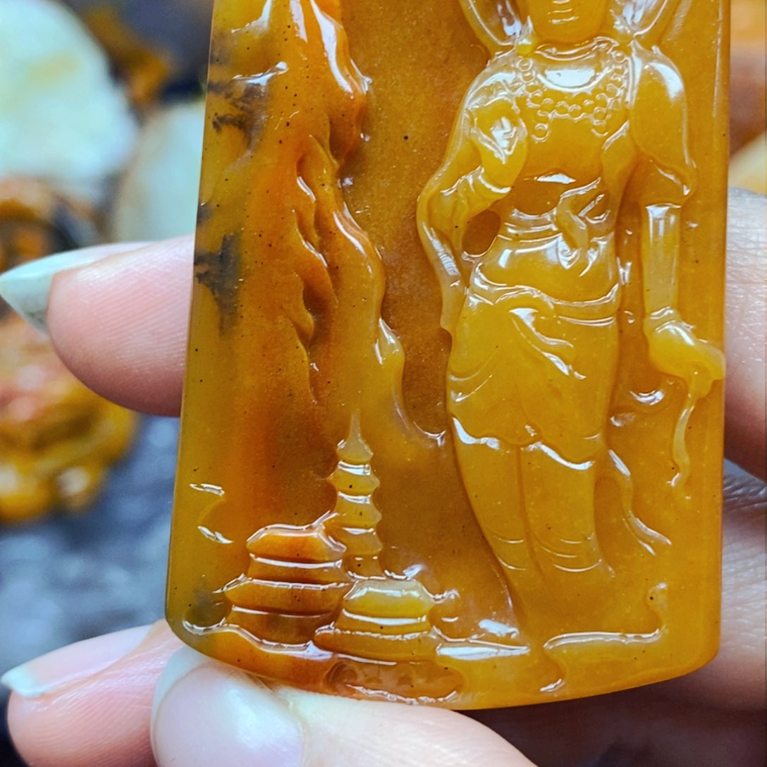 未镶嵌石英质玉（黄龙玉）颈饰