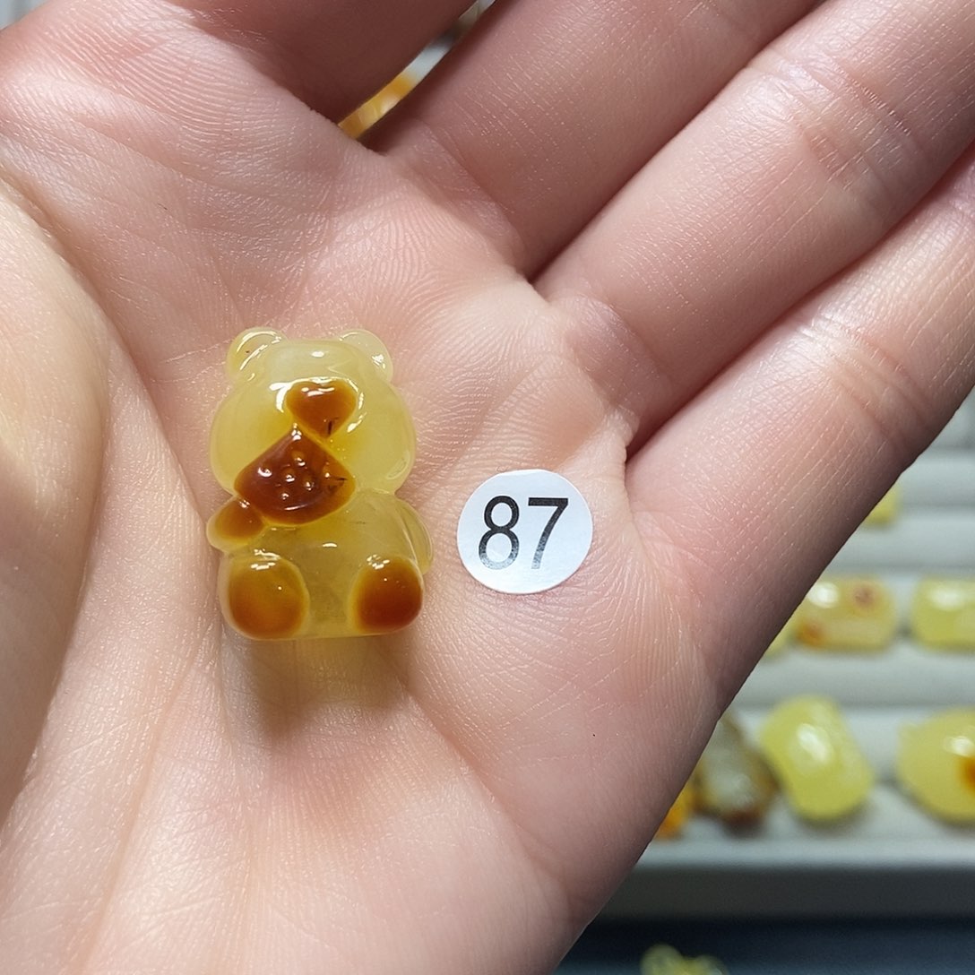 琥珀裸石未镶嵌，