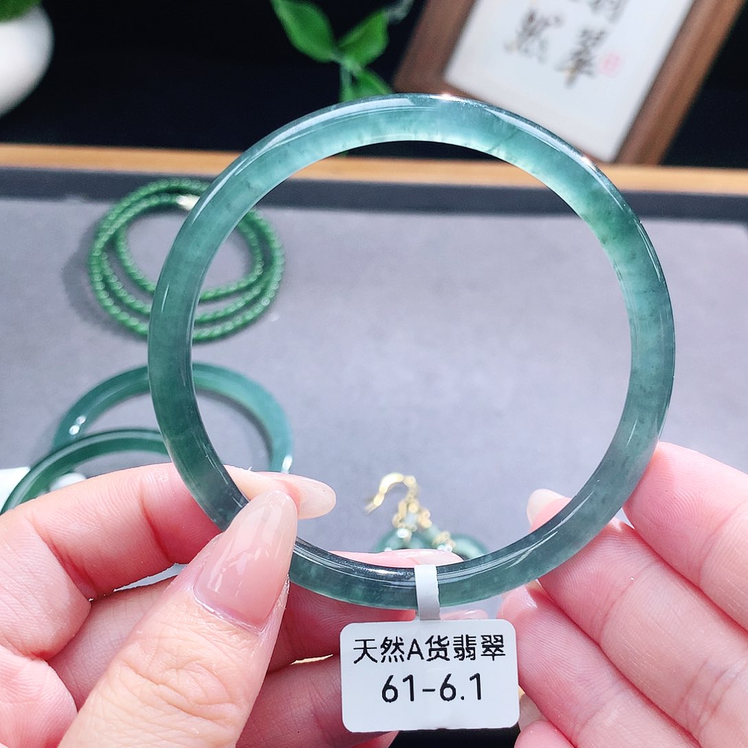翡翠手镯（圆镯）未镶嵌