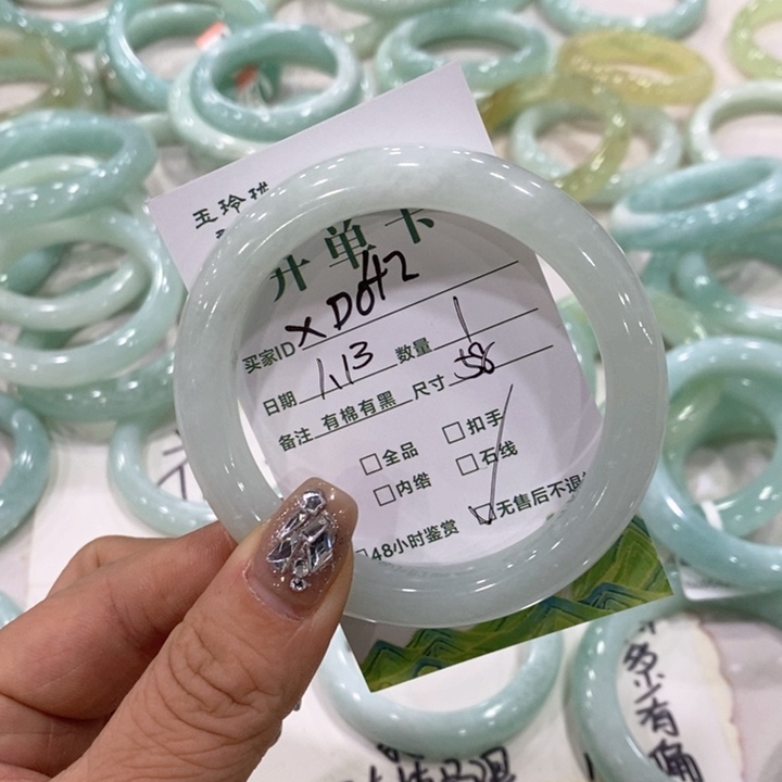 蛇纹石玉手镯未镶嵌小**?