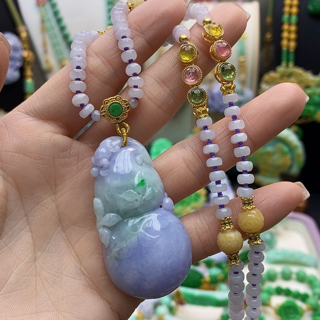 翡翠颈饰未镶嵌天然