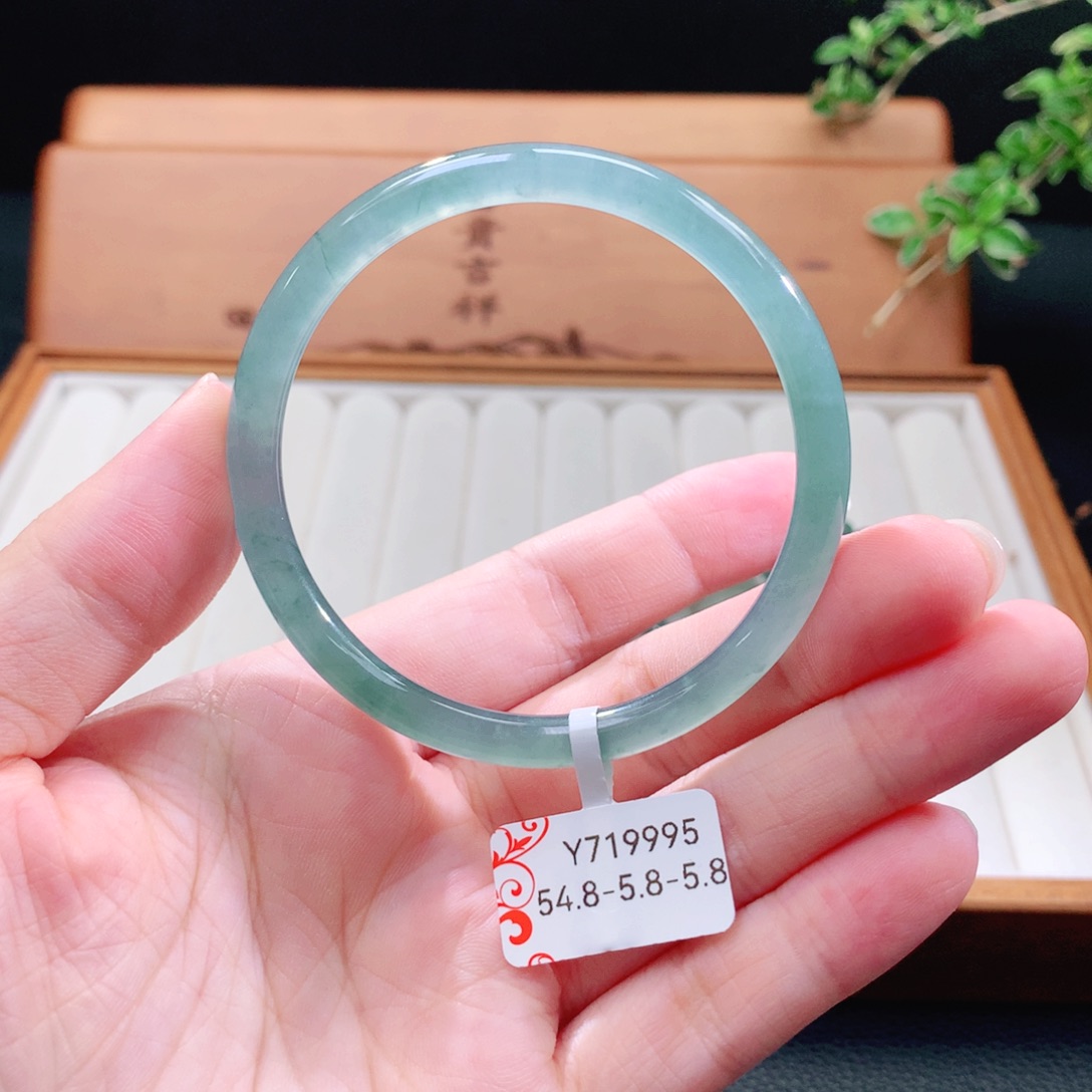 翡翠手镯（圆镯）未镶嵌