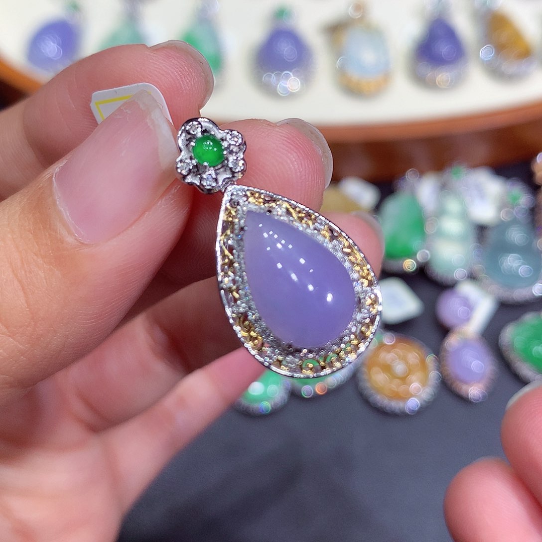 翡翠吊坠(不含链)18K金镶嵌