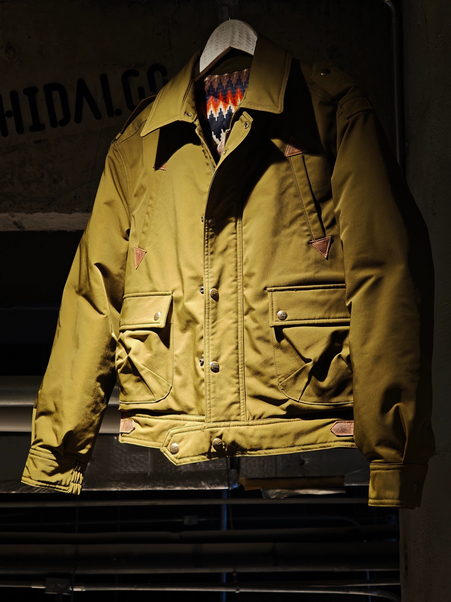 刺度英式飞行夹克短款廓形轻薄款尼龙面料羽绒外套