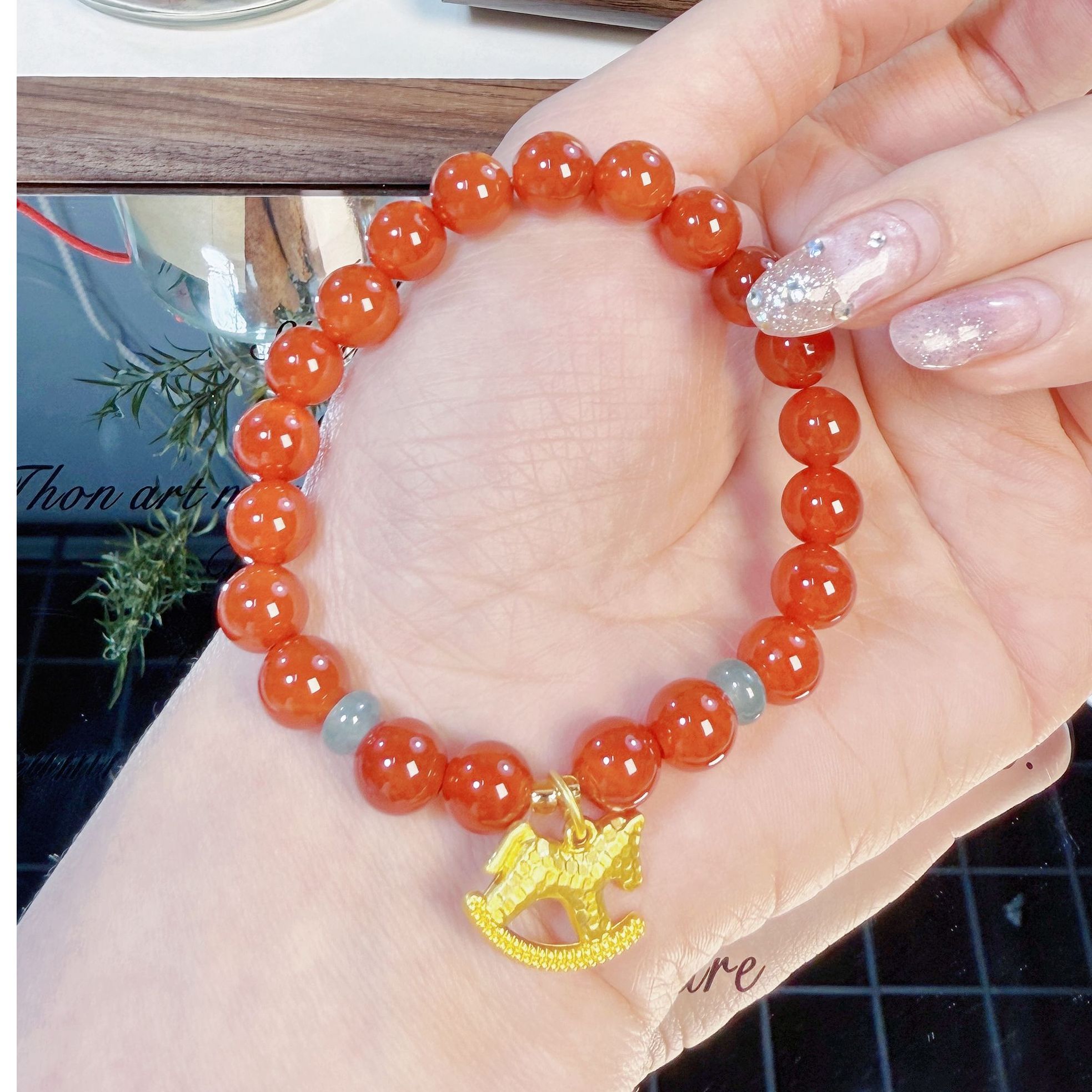 红玛瑙小马女士手串红色玛瑙圆珠手链送闺蜜礼物