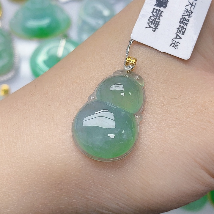 颈饰18K金镶嵌翡翠天然A货