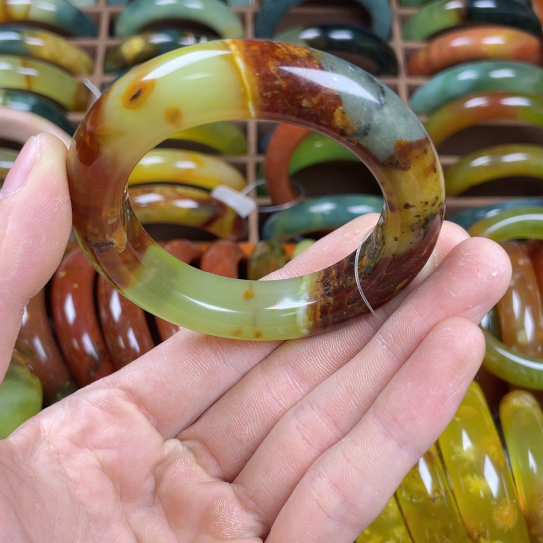 蛇纹石玉未镶嵌手镯