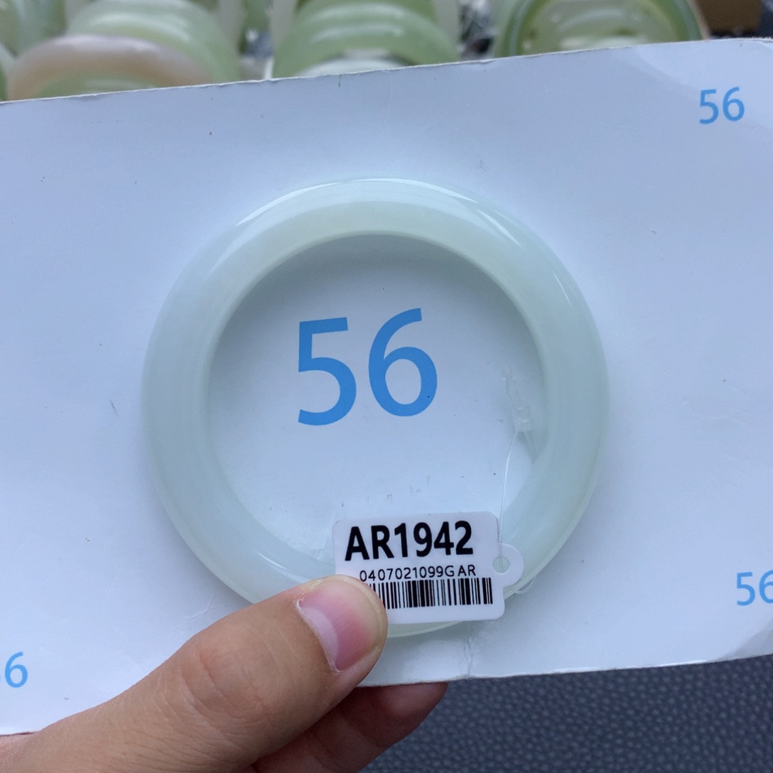 K***豆和田玉手镯未镶嵌