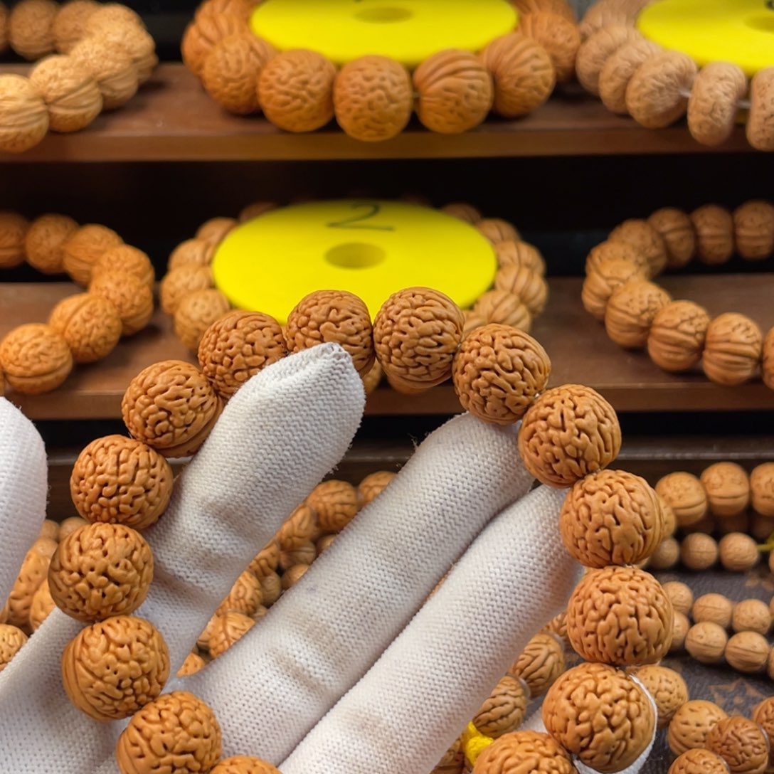 河***司桃核吊坠野生盘龙