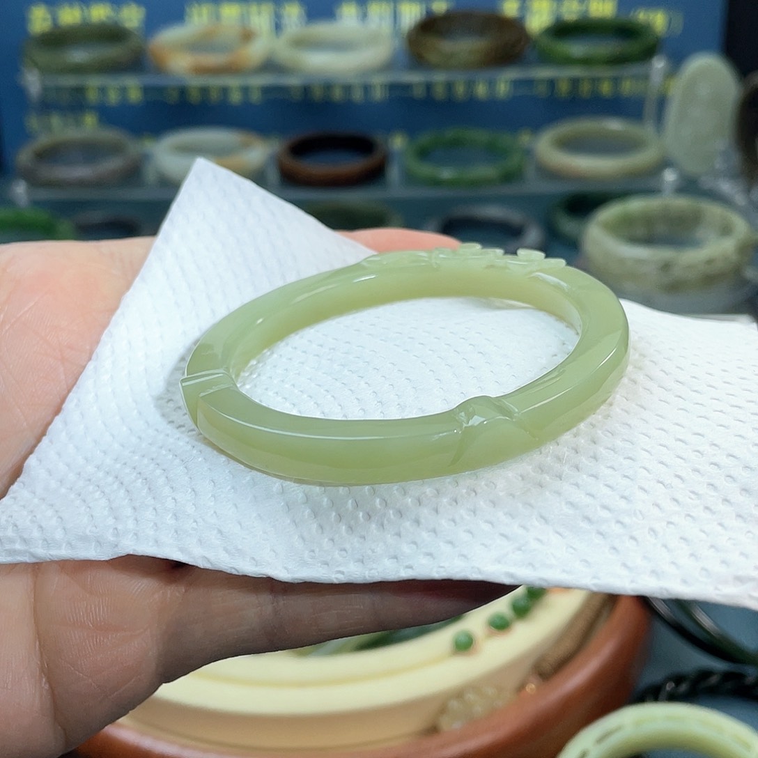 和田玉手镯未镶嵌猫猫镯55.5mm新疆且末料