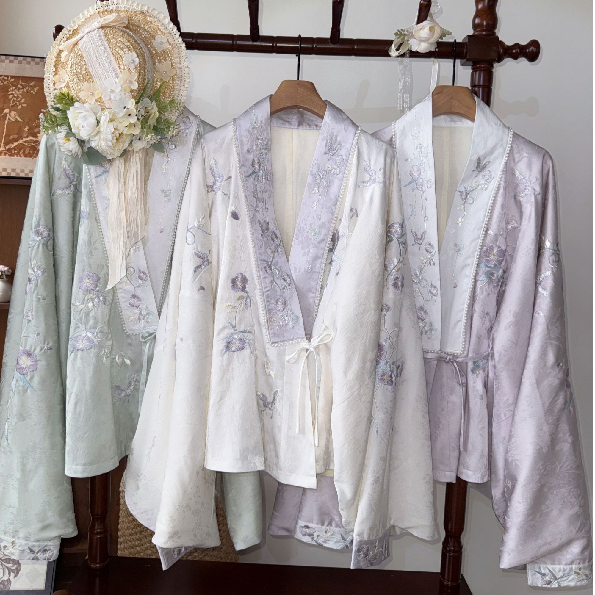 【晚秋初冬新品】寻山谣明制牵牛花绣花对交穿缎面双层口袋中长马面